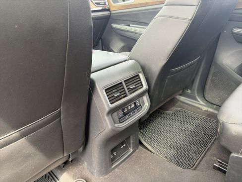 Used 2024 Volkswagen Atlas SE image 29