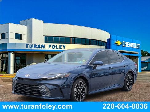 Used 2025 Toyota Camry XLE w/ Premium Package FWD image 1