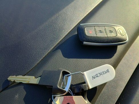 New 2025 Nissan Kicks SR image 30