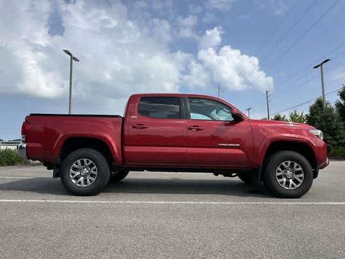 Used 2017 Toyota Tacoma SR5 w/ Tow Package AWD/4WD image 3