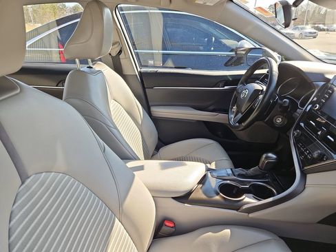 Used 2023 Toyota Camry SE image 9