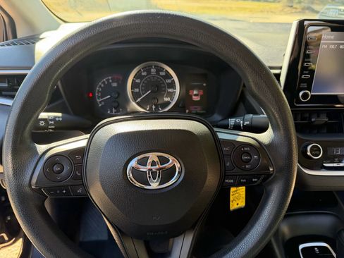 Used 2020 Toyota Corolla LE image 16