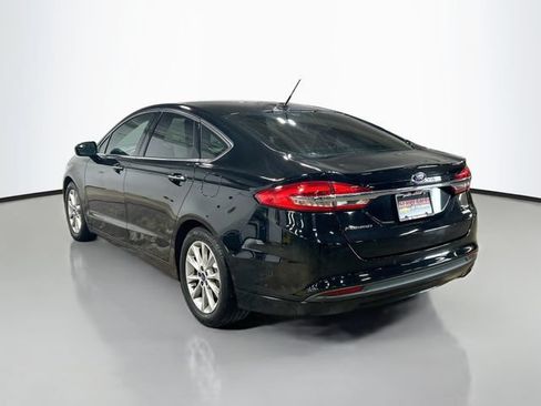 Used 2017 Ford Fusion SE w/ Fusion SE Technology Package FWD image 8
