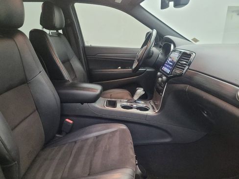 Used 2020 Jeep Grand Cherokee Laredo w/ Laredo X Package RWD image 21