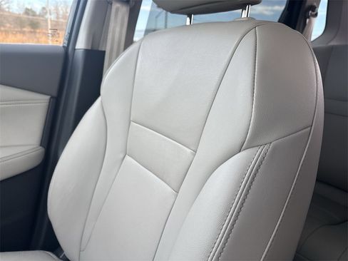 Used 2023 Nissan Rogue SL w/ SL Premium Package image 40