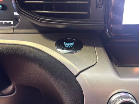 Used 2023 Ford Explorer XLT AWD/4WD image 22