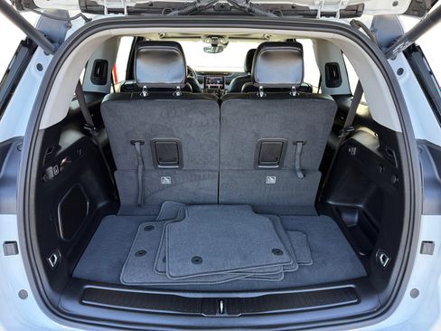 Used 2023 Jeep Grand Cherokee L Limited w/ Black Appearance Package image 17