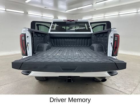 Used 2025 GMC Sierra 2500 AT4 w/ AT4 Premium Plus Package AWD/4WD image 28