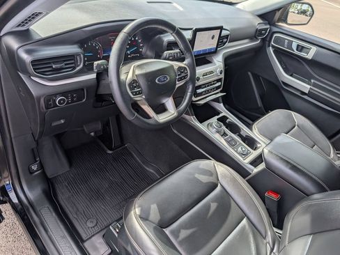 Used 2023 Ford Explorer XLT w/ Equipment Group 202A AWD/4WD image 10