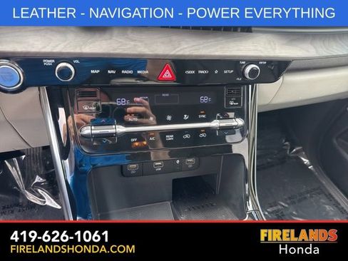 Used 2024 Kia Carnival EX FWD image 23