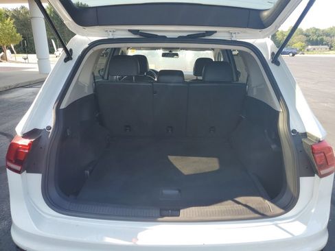 Used 2020 Volkswagen Tiguan SE AWD/4WD image 9