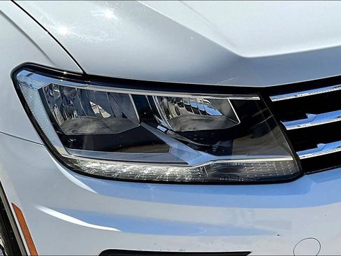 Used 2021 Volkswagen Tiguan SE w/ Panoramic Sunroof Package FWD image 32