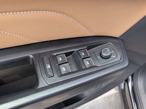 Used 2021 Volkswagen Atlas Cross Sport SEL Premium image 10