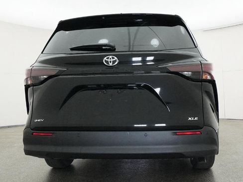 New 2026 Toyota Sienna XLE image 40