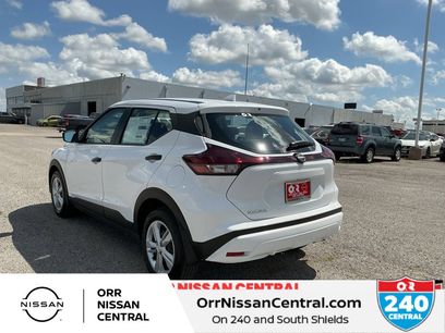New 2025 Nissan Kicks Play S