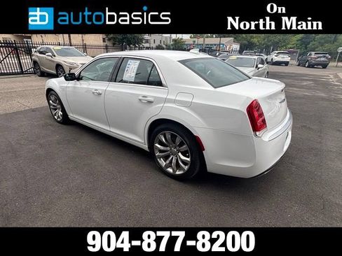 Used 2021 Chrysler 300 Touring w/ Chrome Appearance Package RWD image 3
