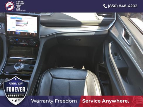 Used 2023 Jeep Grand Cherokee L Limited w/ Luxury Tech Group II RWD image 15