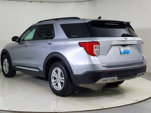 Used 2021 Ford Explorer XLT w/ Equipment Group 202A image 5