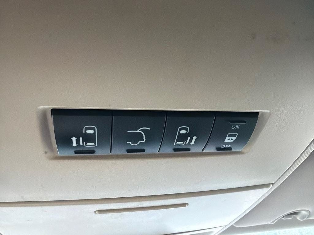 Used 2012 Dodge Grand Caravan SXT FWD image 21