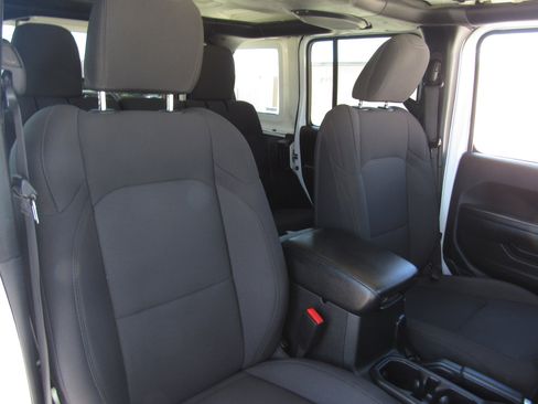 Used 2022 Jeep Wrangler Unlimited Sport image 8