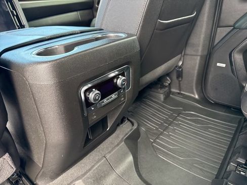 Used 2025 GMC Yukon AT4 AWD/4WD image 11