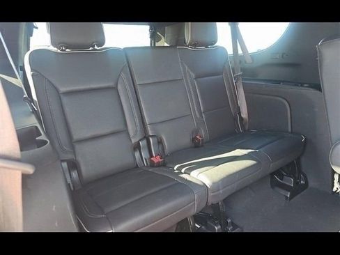 Used 2023 Chevrolet Suburban Premier image 5