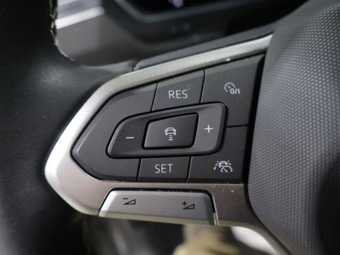 Used 2022 Volkswagen Tiguan SE image 35