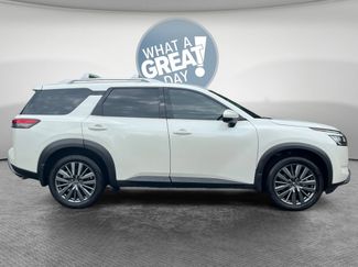 Used 2024 Nissan Pathfinder SL w/ SL Premium Package FWD video 2