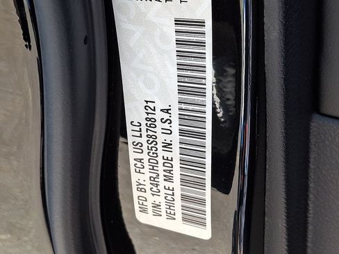Certified 2025 Jeep Grand Cherokee Overland w/ Trailer Tow Package AWD/4WD image 31