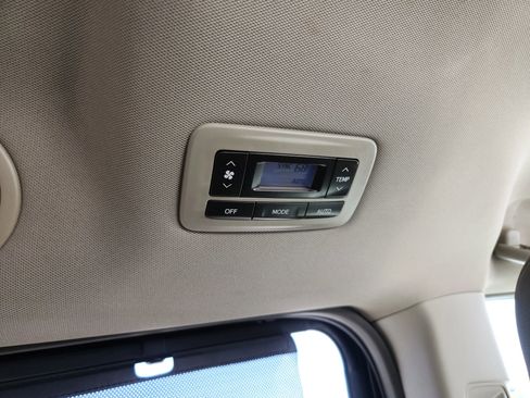 Used 2015 Toyota Sienna XLE w/ XLE Navigation Package image 39