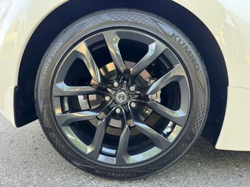 Used 2015 Nissan 370Z Roadster RWD image 18