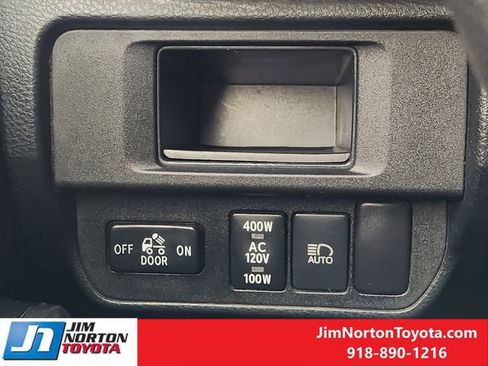 Used 2018 Toyota Tacoma TRD Off-Road image 25