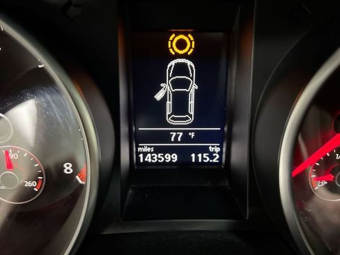 Used 2011 Volkswagen Golf 4-Door FWD image 13