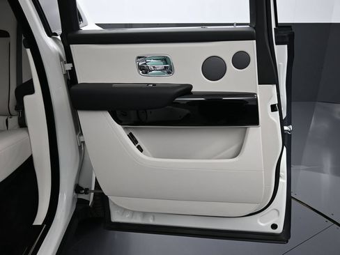 Certified 2022 Rolls-Royce Cullinan w/ Dark Exterior Package AWD/4WD image 24