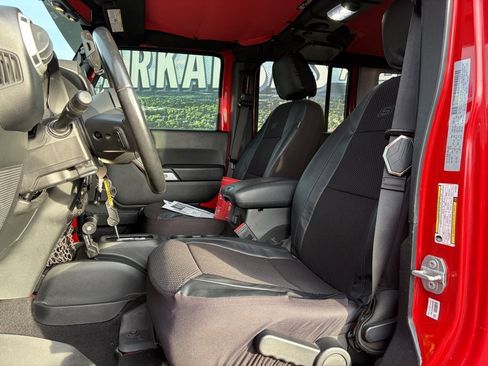 Used 2018 Jeep Wrangler Unlimited Sahara image 7