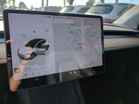 Used 2022 Tesla Model Y Long Range image 12