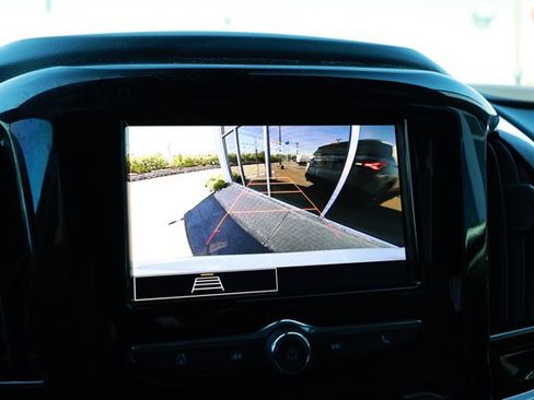 Used 2023 Chevrolet Traverse LT FWD image 17