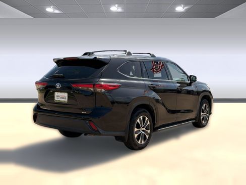 Used 2020 Toyota Highlander XLE FWD image 9