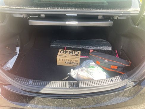 Used 2021 Mercedes-Benz C 300 4MATIC Sedan image 9