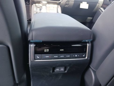 Used 2025 Lexus GX 550 w/ Accessory Package (2T) AWD/4WD image 24