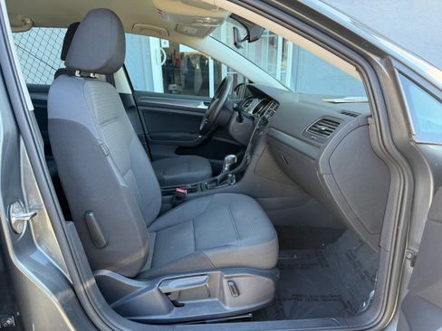 Used 2019 Volkswagen e-Golf SE image 34