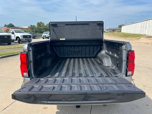 Used 2026 Chevrolet Colorado ZR2 w/ Technology Package AWD/4WD image 8