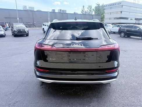 Used 2019 Audi e-tron Prestige w/ Prestige Package AWD/4WD image 4