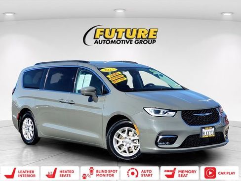 Used 2022 Chrysler Pacifica Touring-L w/ Uconnect Theater Family Group image 1