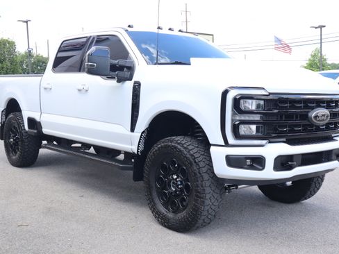 Used 2023 Ford F250 Lariat w/ Black Appearance Package AWD/4WD image 5