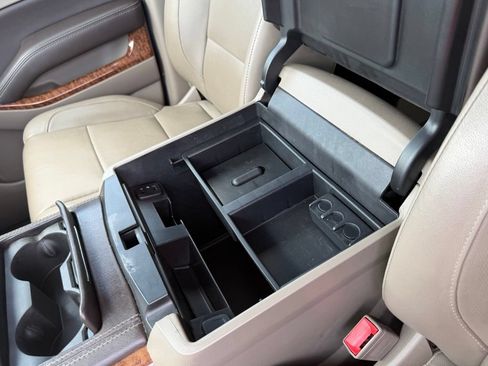 Used 2018 Chevrolet Tahoe Premier AWD/4WD image 27