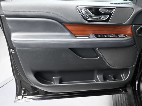 Used 2022 Lincoln Navigator Reserve AWD/4WD image 14