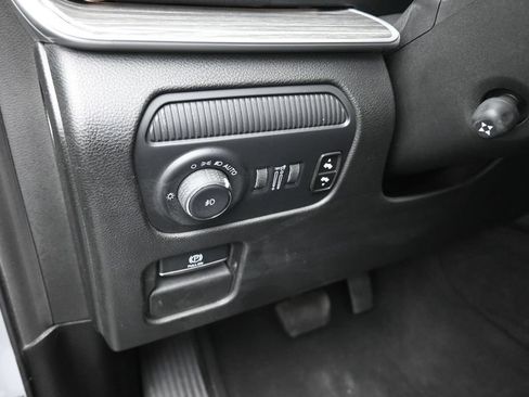 Used 2024 Jeep Wagoneer Series III AWD/4WD image 13