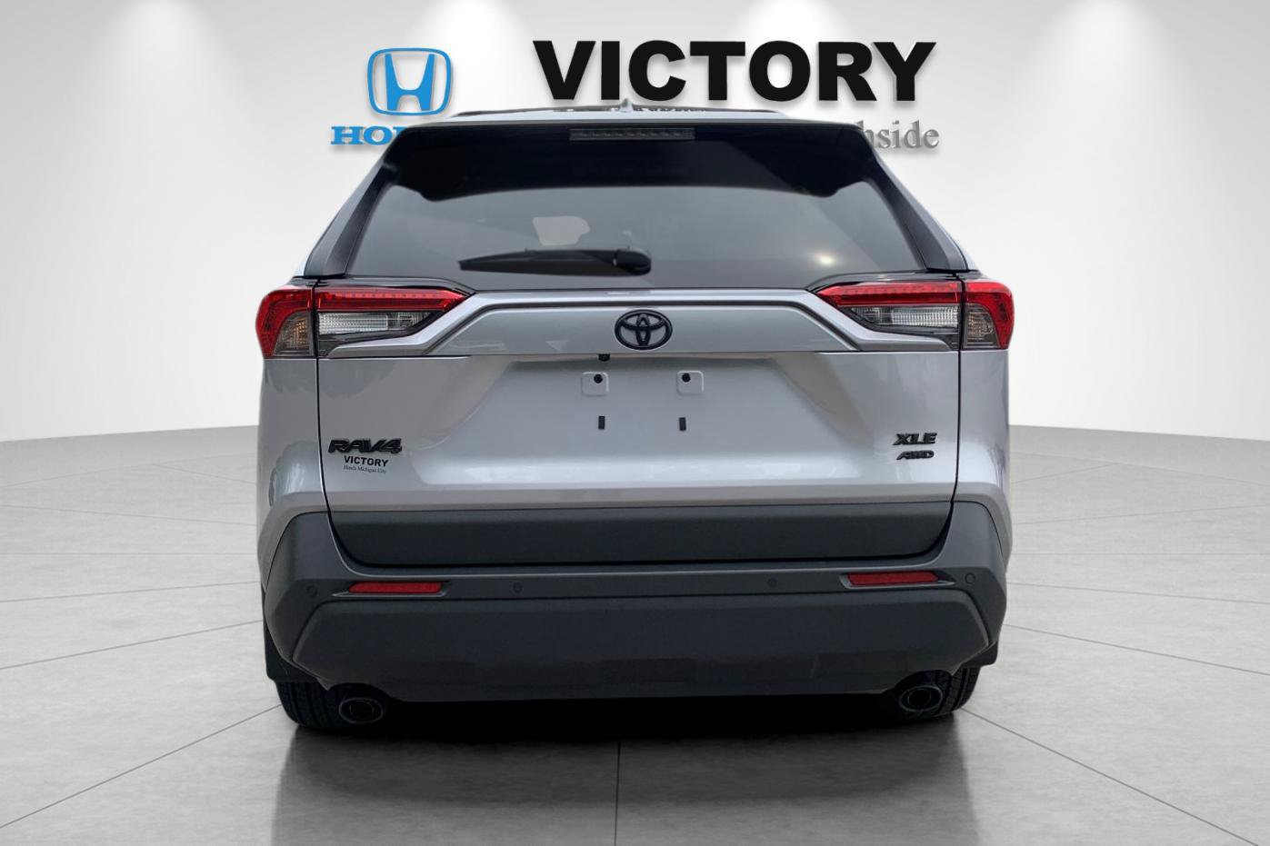 Used 2025 Toyota RAV4 XLE Premium w/ Weather Package AWD/4WD image 4
