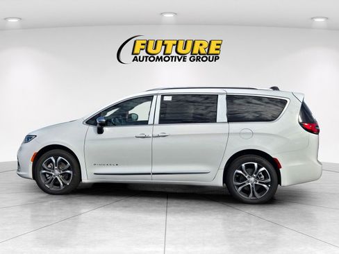 New 2026 Chrysler Pacifica Pinnacle image 7